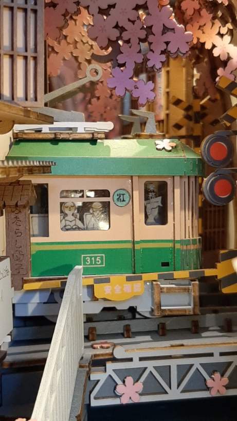 sakura densya book nook kit rolife street car close up