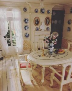 A Top 12 List Of Luxury Mansion Dollhouses And High-End Miniatures
